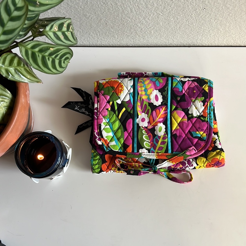 Vera Bradley Compact makeup/jewelry organizer in Va Va Bloom